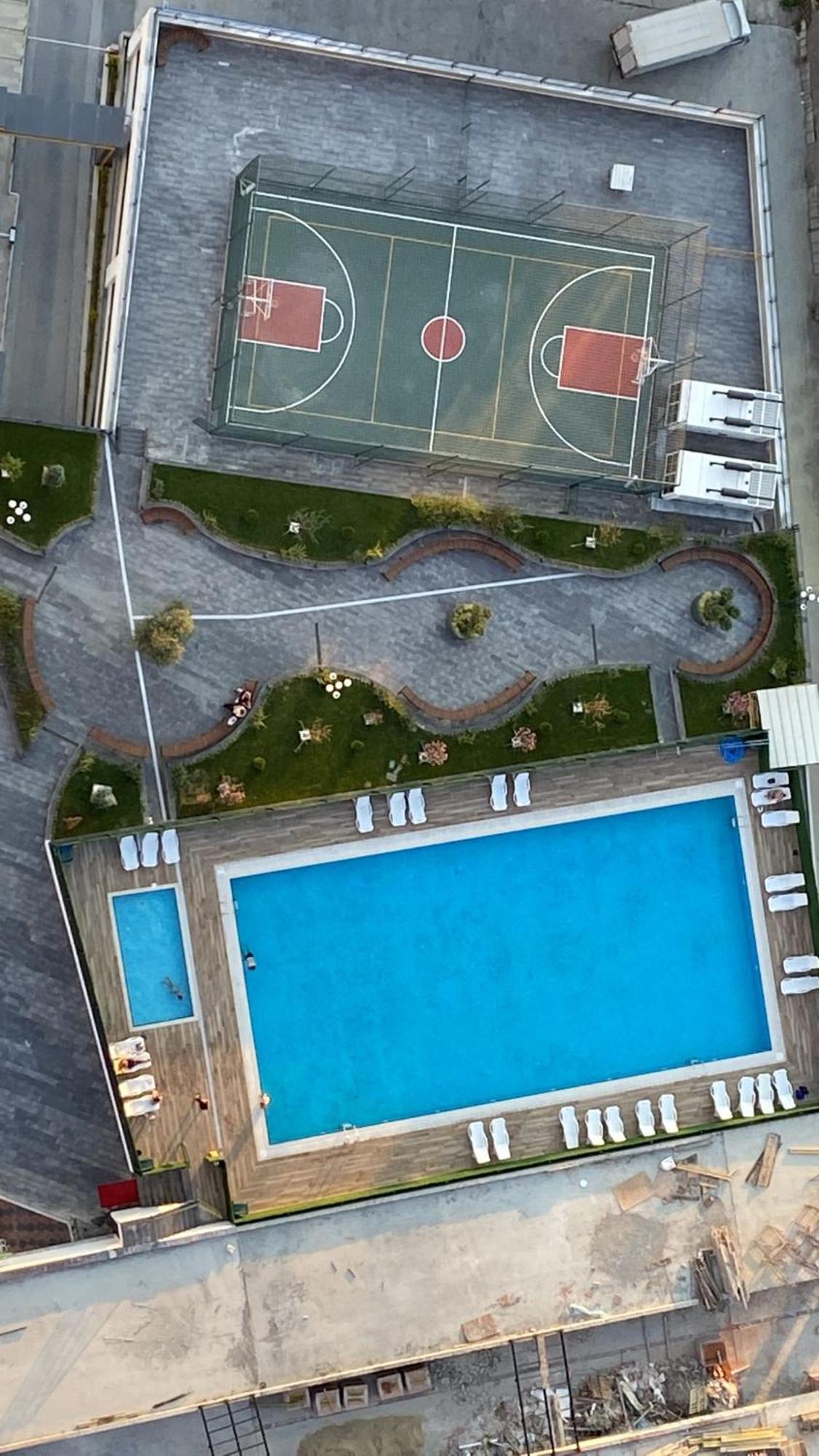 View With Wifi And Pool Appartement